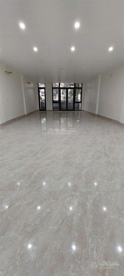 Gia thụy  mặt bằng vp  162m2  chỉ 14tr