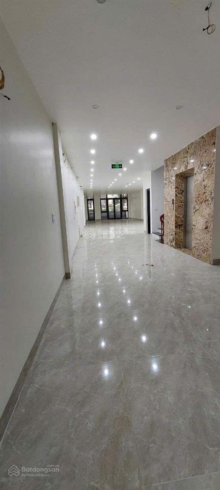 Gia thụy  mặt bằng vp  162m2  chỉ 14tr