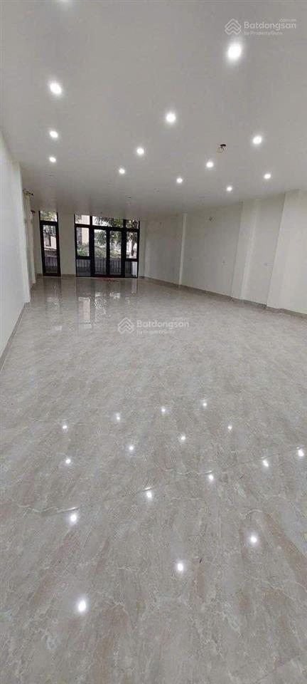 Gia thụy  mặt bằng vp  162m2  chỉ 14tr