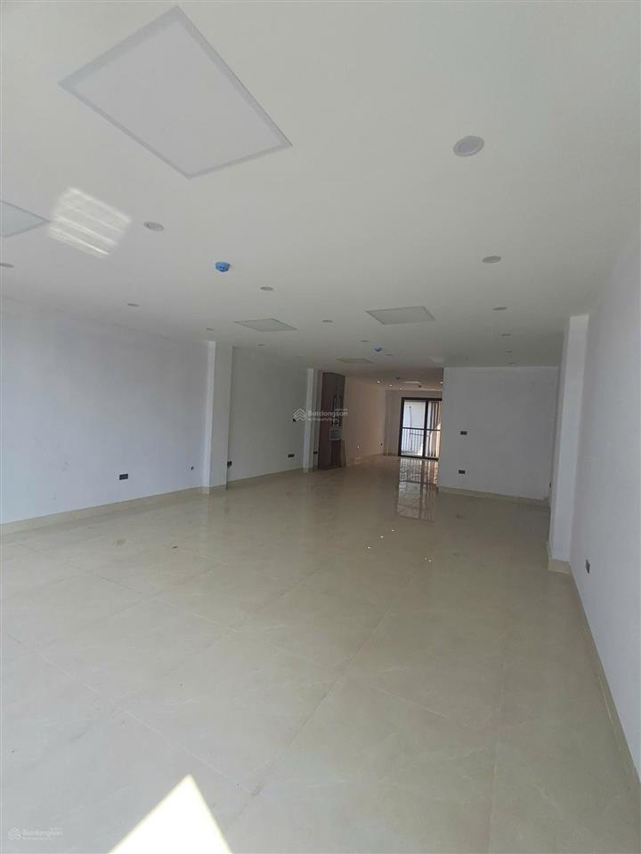 Tđc ngọc thụy  văn phòng 90m2  2 điều hòa âm trần, thang máy  12tr
