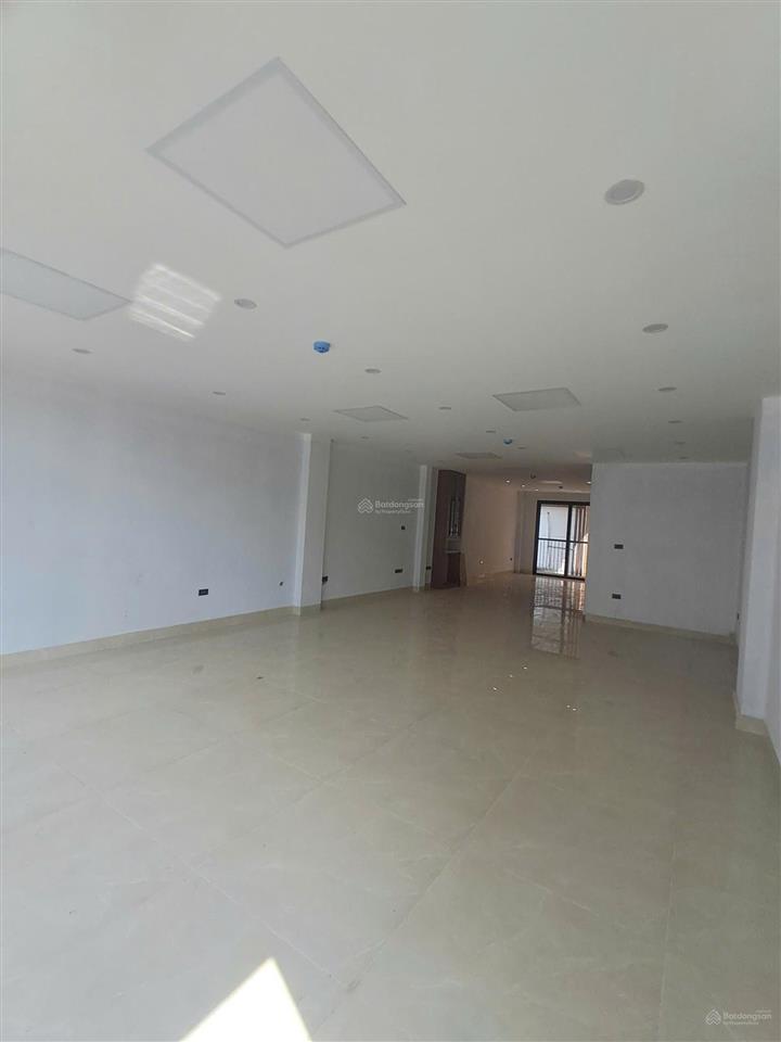 Tđc ngọc thụy  văn phòng 90m2  2 điều hòa âm trần, thang máy  12tr