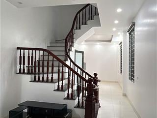 Cự khối  nguyên căn mới xây 42m2  4 ngủ gần full đồ  9tr