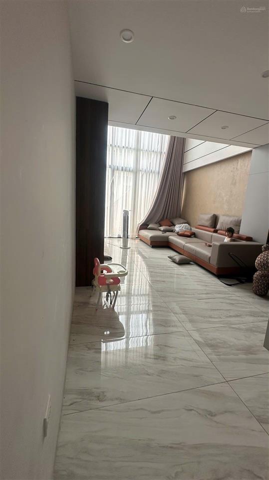 Nguyễn văn cừ  nhà 6 tầng thang máy  gara  full đồ  82m2/ sàn