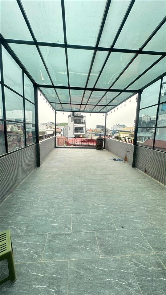 Nguyễn văn cừ  nhà 6 tầng thang máy  gara  full đồ  82m2/ sàn