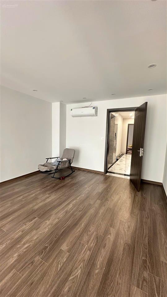 Nguyễn văn cừ  nhà 6 tầng thang máy  gara  full đồ  82m2/ sàn