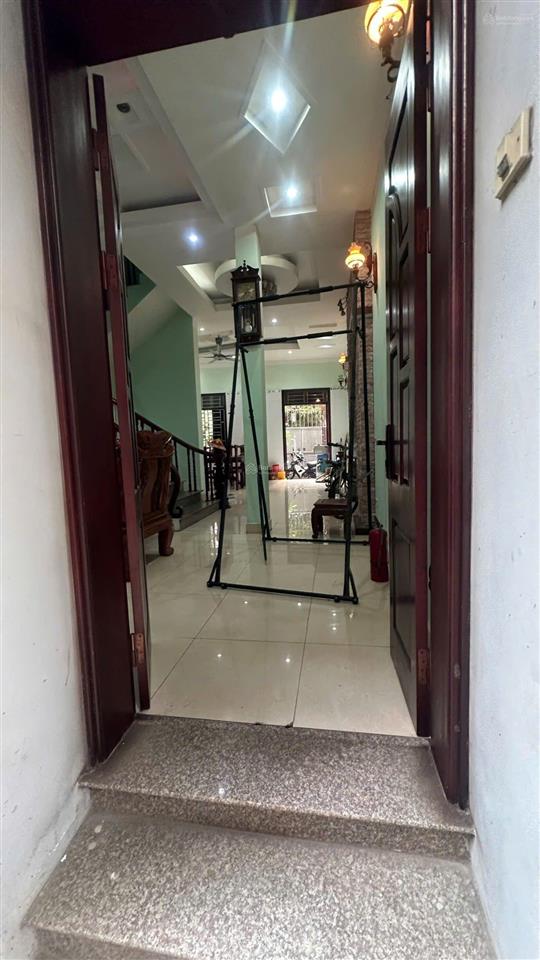 Bồ đề  cho thuê nguyên căn  80m2 4 tầng ở+ dạy học.