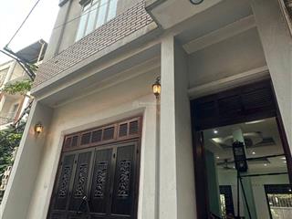Bồ đề  cho thuê nguyên căn  80m2 4 tầng ở+ dạy học.