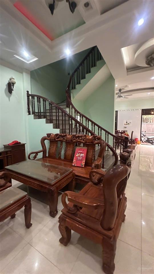 Bồ đề  cho thuê nguyên căn  80m2 4 tầng ở+ dạy học.