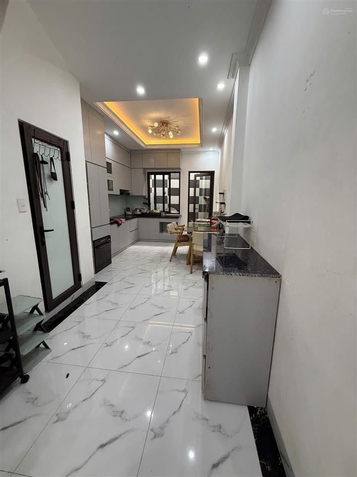 Bồ đề  nguyên căn 52m2  5 tầng  14 tr