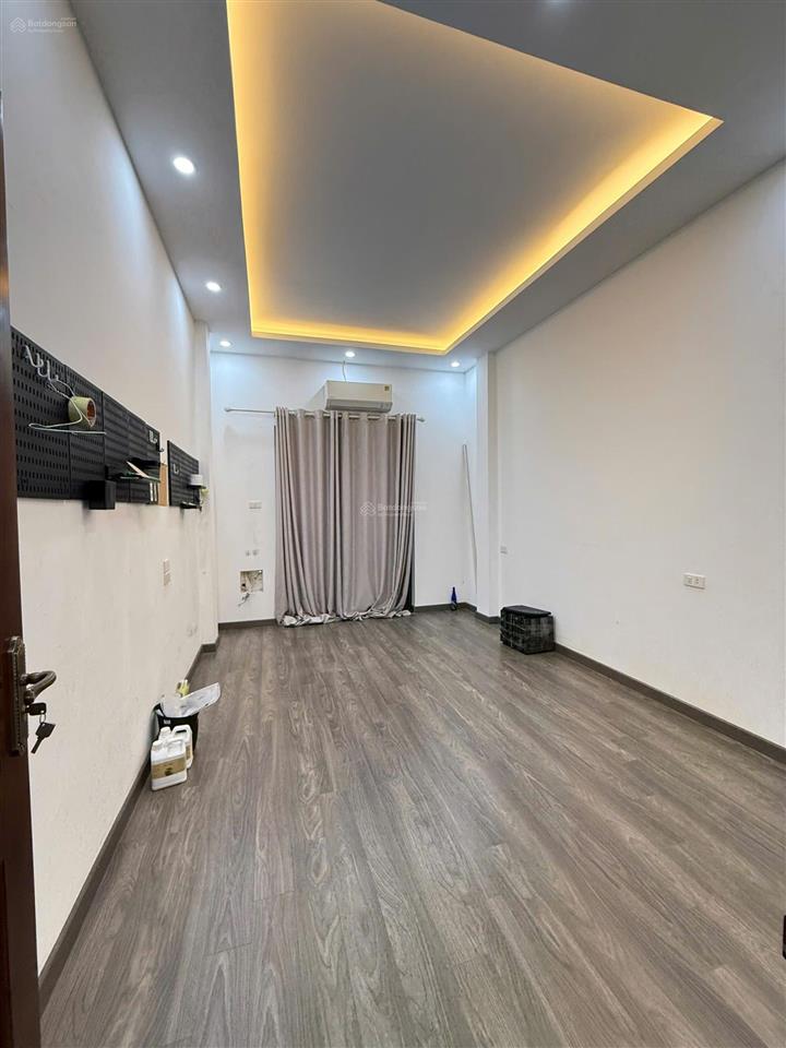 Bồ đề  nguyên căn 52m2  5 tầng  14 tr