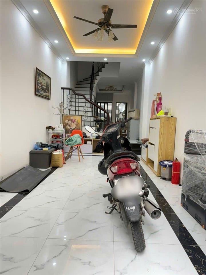 Bồ đề  nguyên căn 52m2  5 tầng  14 tr