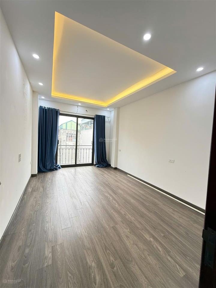 Bồ đề  nguyên căn 52m2  5 tầng  14 tr