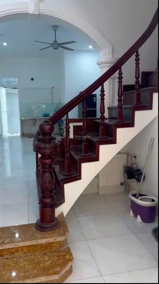 Ngọc lâm  nhà 3 tầng * 79m2  ở, vp