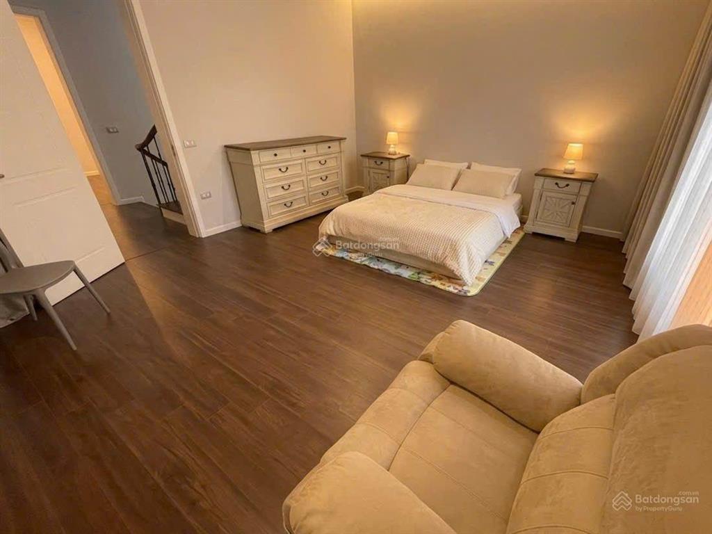 Bồ đề  nguyên căn 90m2  3 tầng  full đồ  sân để ô tô  20tr
