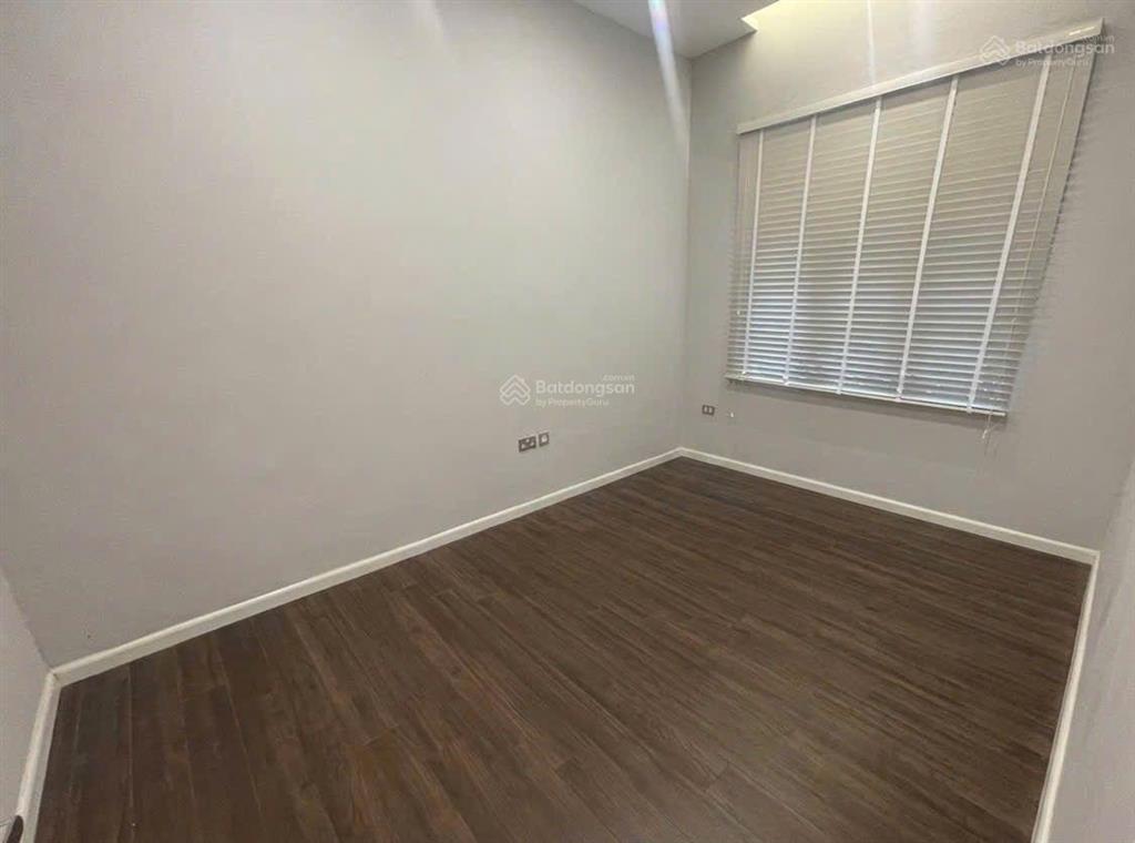 Bồ đề  nguyên căn 90m2  3 tầng  full đồ  sân để ô tô  20tr