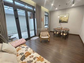 Bồ đề  nguyên căn 90m2  3 tầng  full đồ  sân để ô tô  20tr