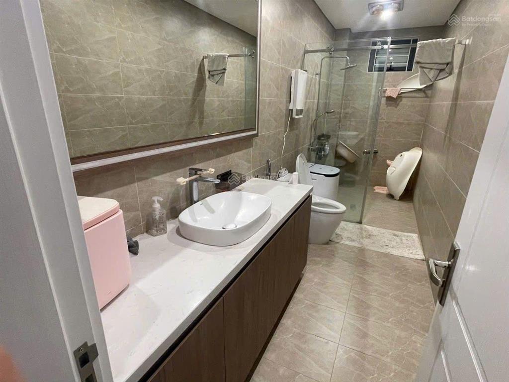Bồ đề  nguyên căn 90m2  3 tầng  full đồ  sân để ô tô  20tr