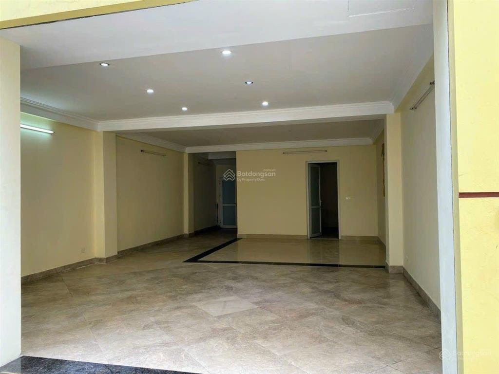 Ngay bigc  nhà 70m2  5 tầng thang máy ô tô  17tr  cty, vp