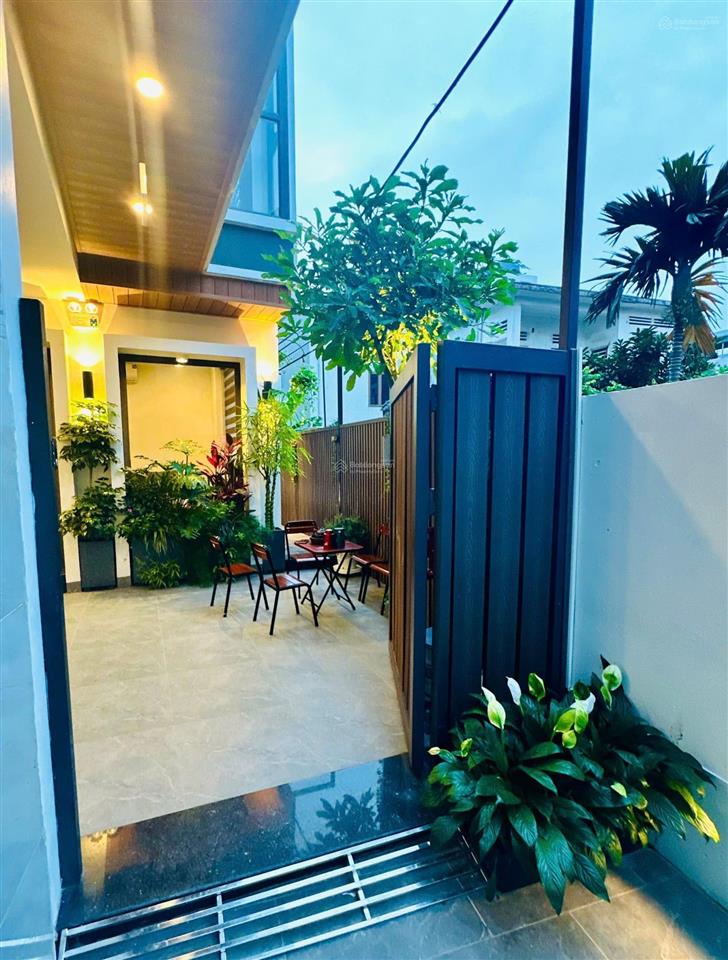 Ngọc thụy  căn penhouse  sd 200m2  full nội thất