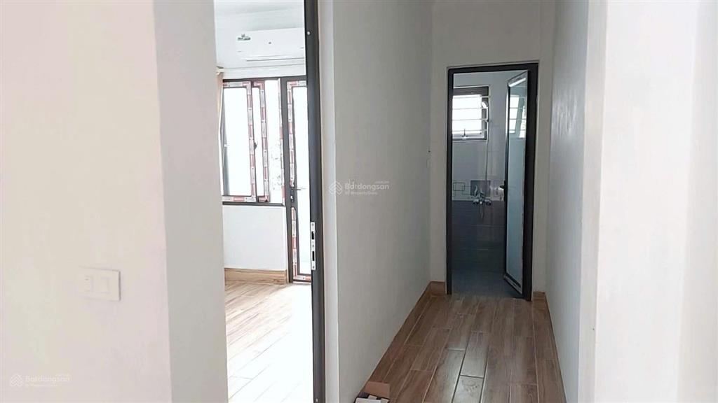 Ngọc thụy  nhà 2 tầng  ô tô  3 ngủ  12tr