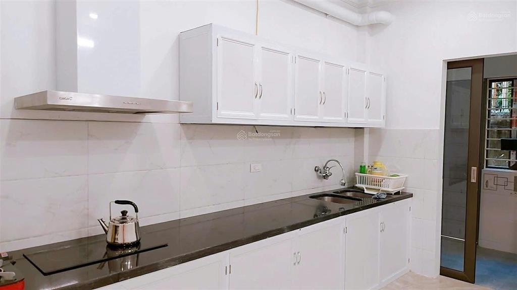 Ngọc thụy  nhà 2 tầng  ô tô  3 ngủ  12tr