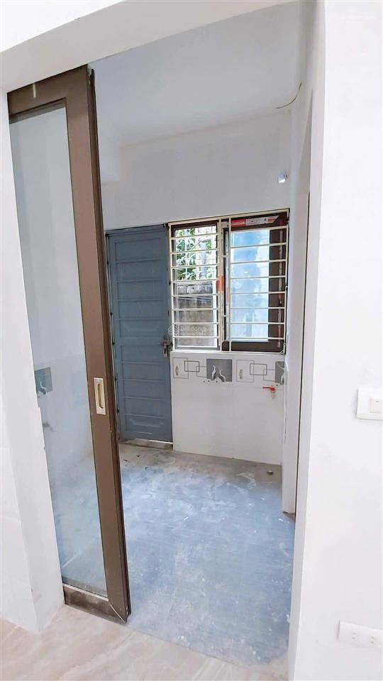 Ngọc thụy  nhà 2 tầng  ô tô  3 ngủ  12tr