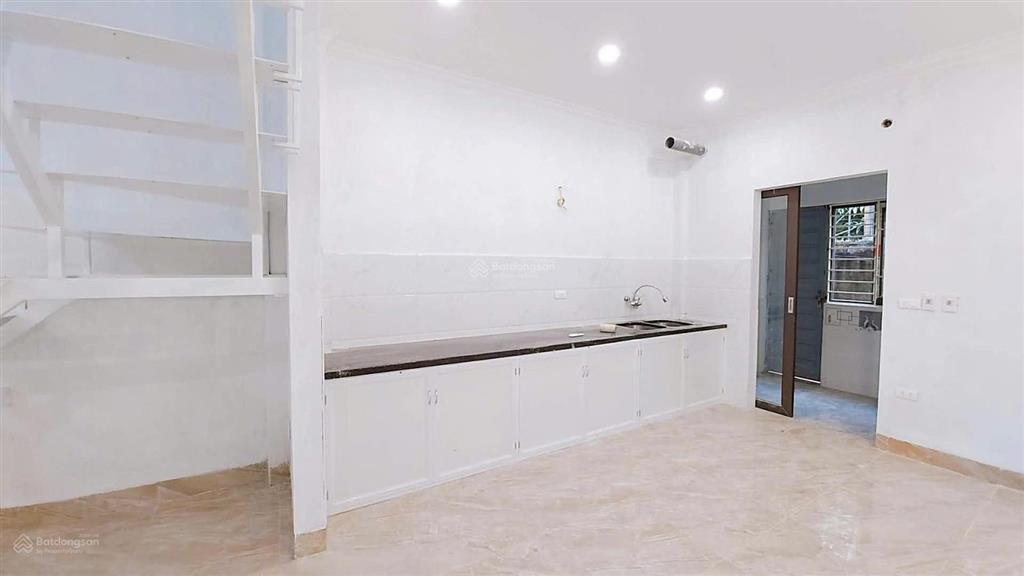 Ngọc thụy  nhà 2 tầng  ô tô  3 ngủ  12tr