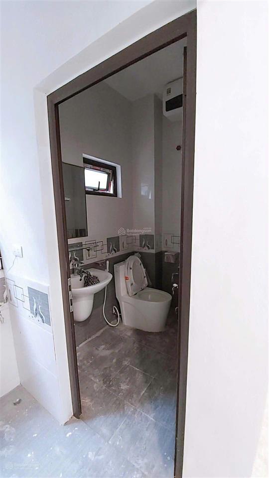 Ngọc thụy  nhà 2 tầng  ô tô  3 ngủ  12tr
