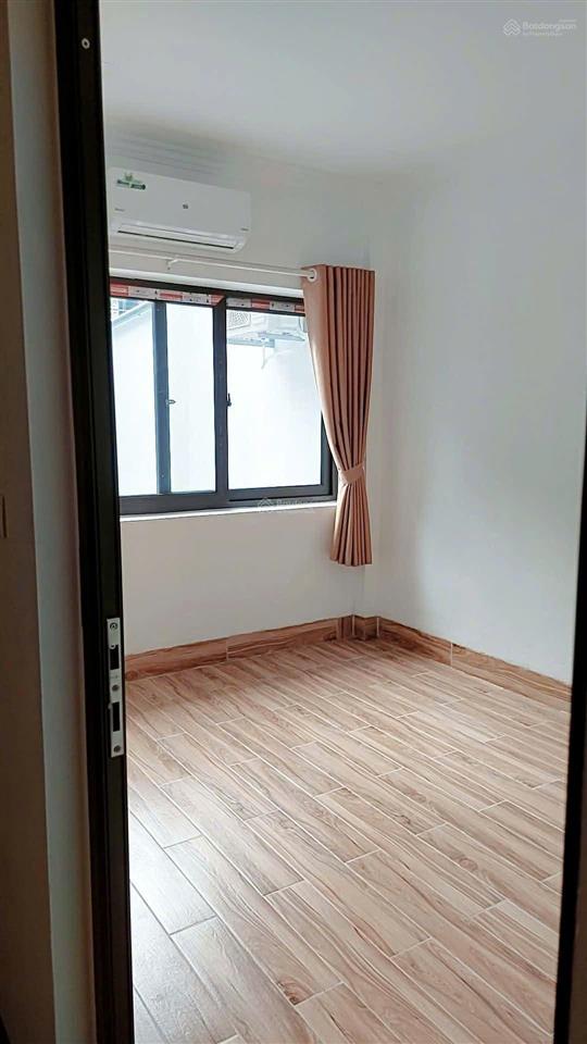 Ngọc thụy  nhà 2 tầng  ô tô  3 ngủ  12tr