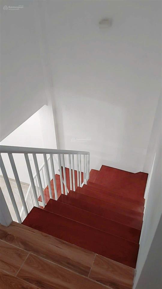 Ngọc thụy  nhà 2 tầng  ô tô  3 ngủ  12tr