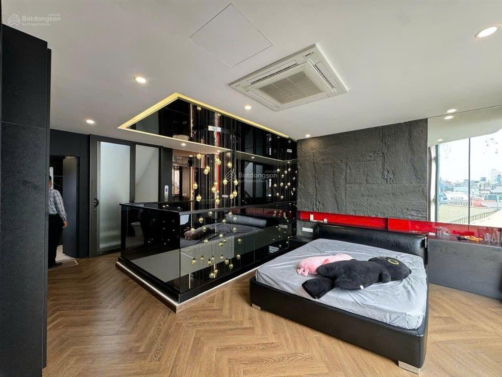 Siêu phẩm ngọc lâm  nhà 7 tầng thang máy  full đồ  gara ô tô