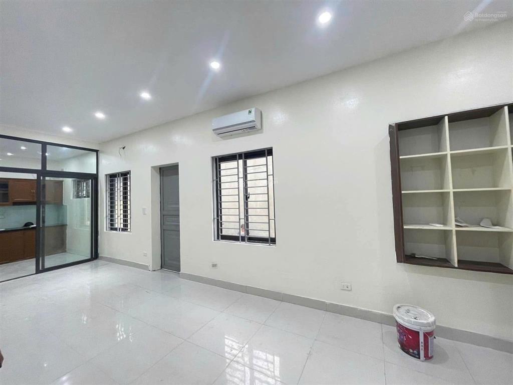 Ngay cầu chui  nhà 80m2 * 2 tầng làm vp ô tô tránh  15tr