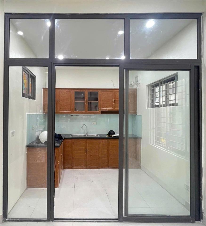 Ngay cầu chui  nhà 80m2 * 2 tầng làm vp ô tô tránh  15tr