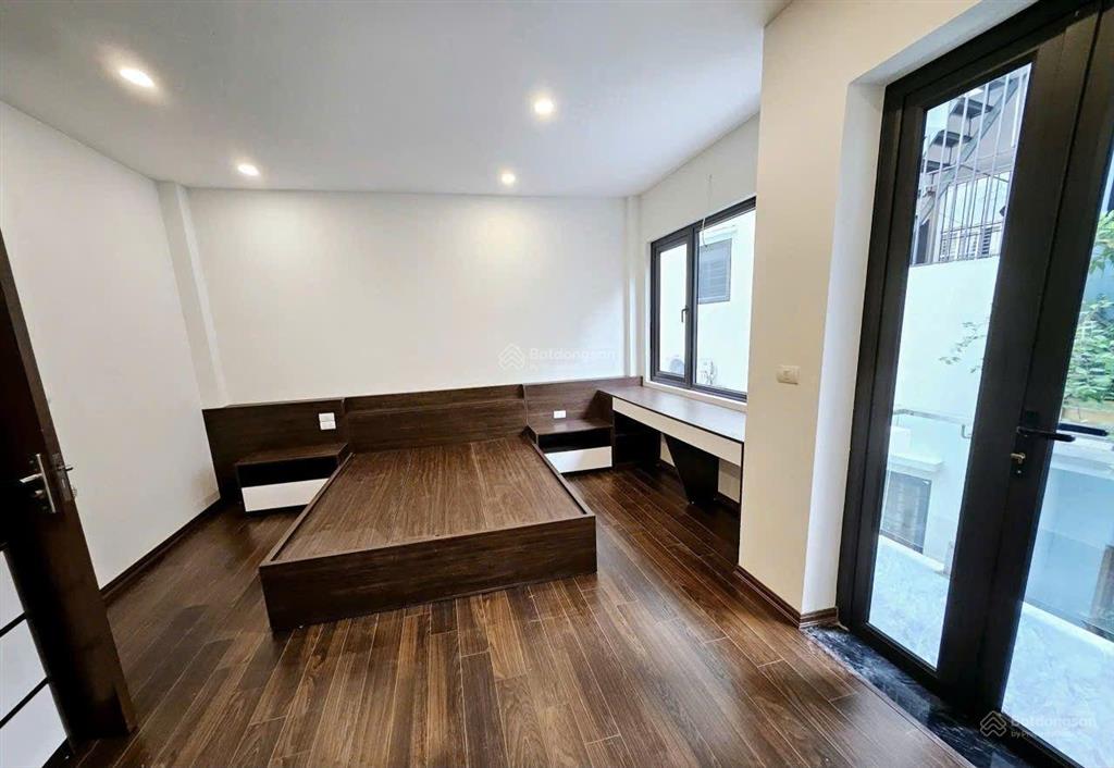 Bồ đề  nguyên căn 35m2 * 5 tầng  full đồ đẹp  15tr