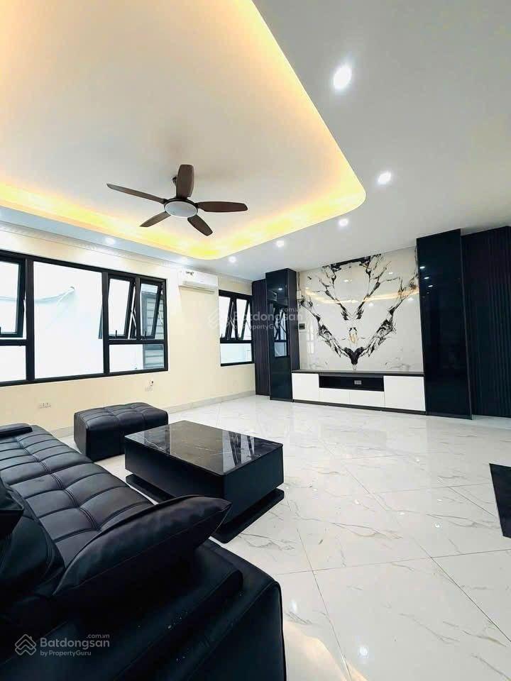 Bồ đề  nhà 6 tầng, thang máy  full đồ  15tr