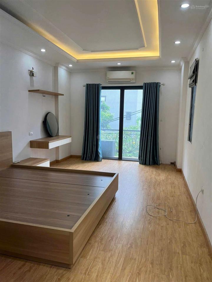 Hồng tiến  nhà 6 tầng  ô tô  15tr