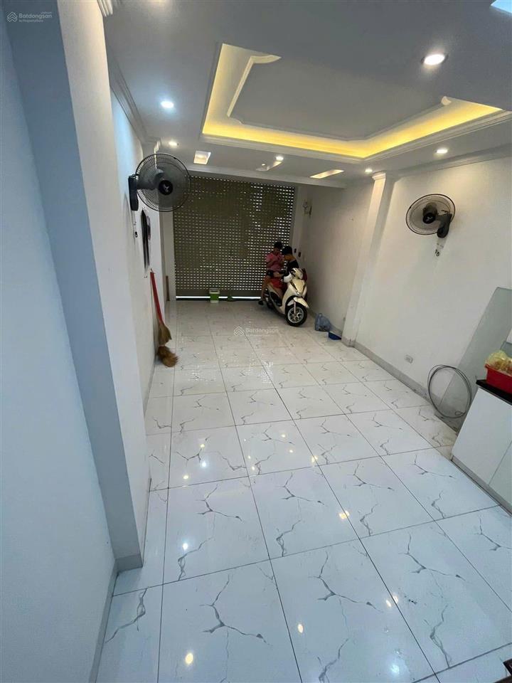 Hồng tiến  nhà 6 tầng  ô tô  15tr