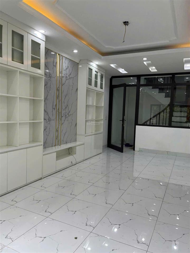 Hồng tiến  nhà 6 tầng  ô tô  15tr