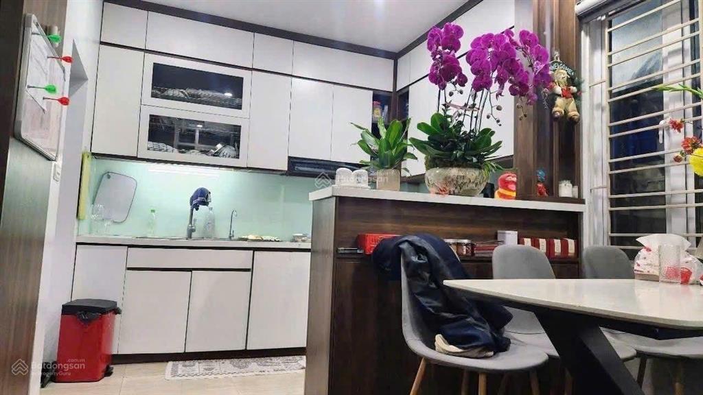Thạch bàn  nguyên căn 3 ngủ  full đồ  ô tô tránh  13tr