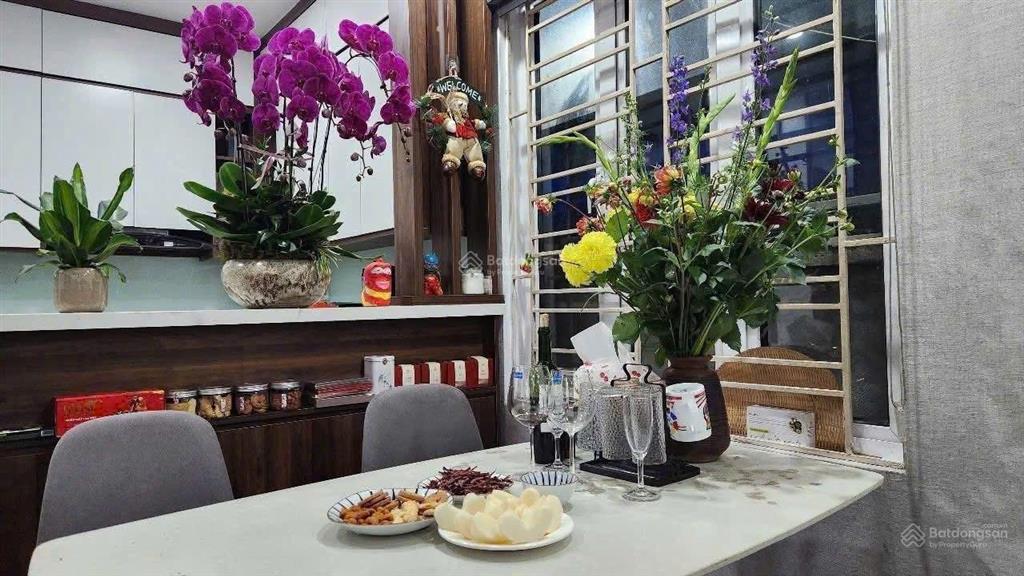 Thạch bàn  nguyên căn 3 ngủ  full đồ  ô tô tránh  13tr