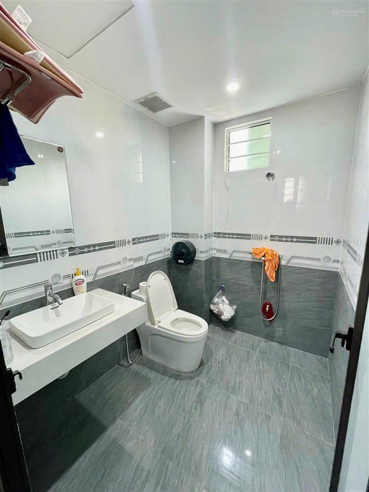 Thạch bàn  nhà đẹp 40m2  5 tầng  9tr/th