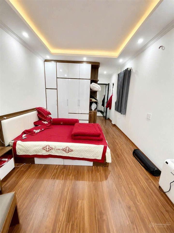 Thạch bàn  nhà đẹp 40m2  5 tầng  9tr/th