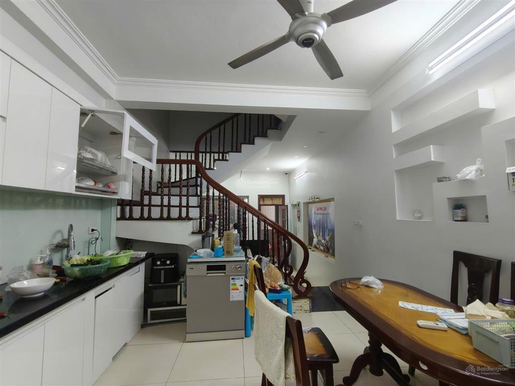 Gia thụy  nguyên căn 48m2 xây 3 tầng  full đồ  9tr