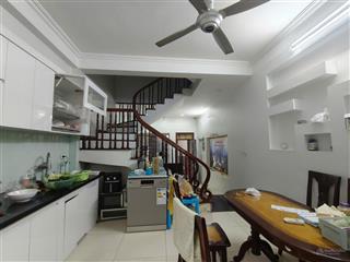 Gia thụy  nguyên căn 48m2 xây 3 tầng  full đồ  12tr