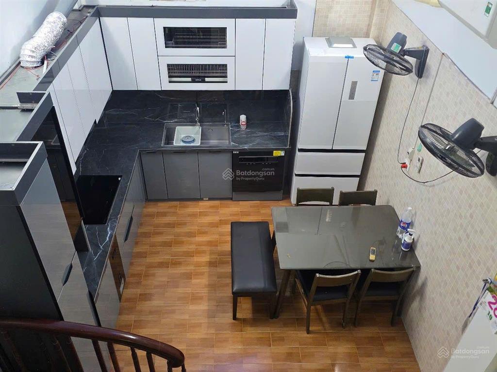 Hoa lâm  nhà 4 tầng  4 ngủ, full đồ  ô tô  11tr