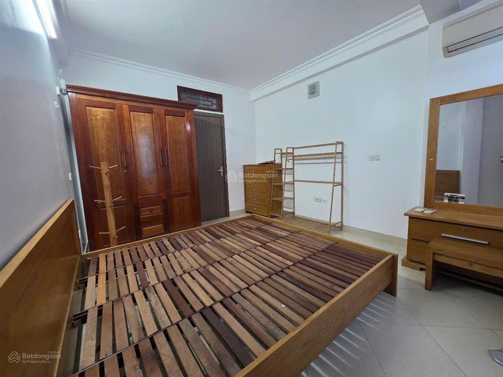 Hoa lâm  nhà 4 tầng  4 ngủ, full đồ  ô tô  11tr