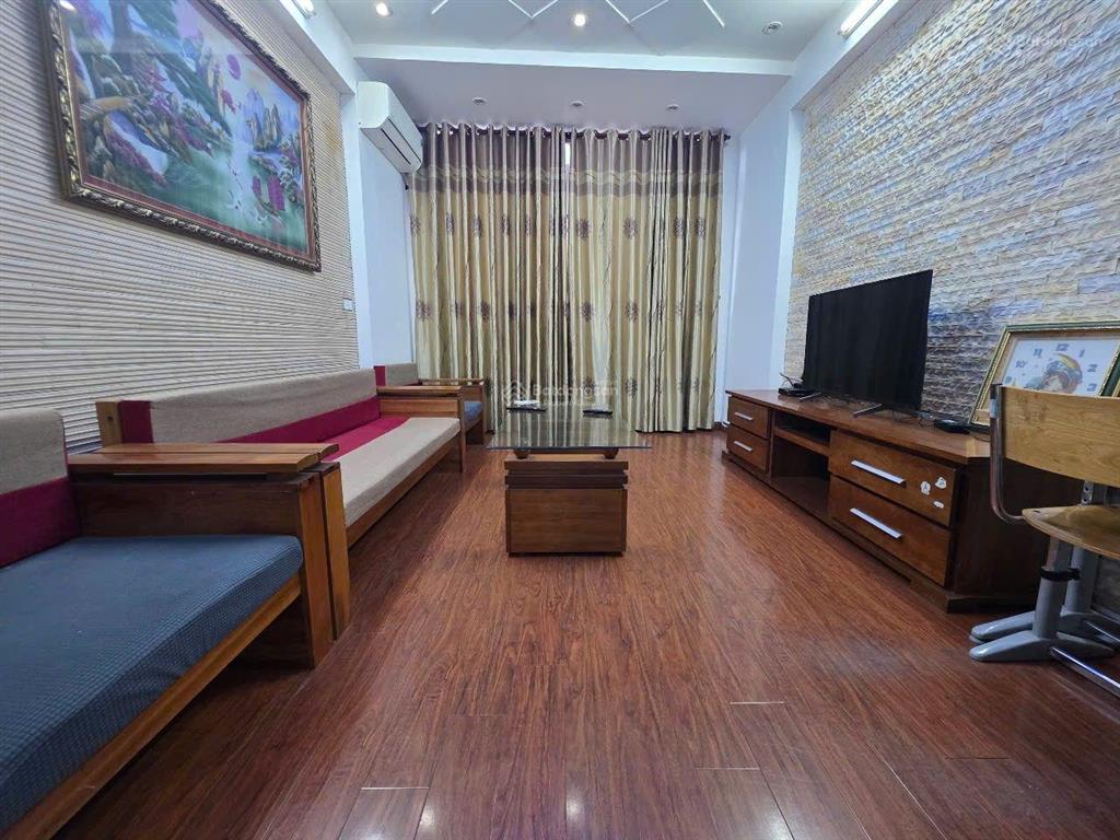 Hoa lâm  nhà 4 tầng  4 ngủ, full đồ  ô tô  11tr