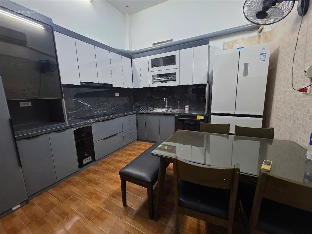 Hoa lâm  nhà 4 tầng  4 ngủ, full đồ  ô tô  11tr