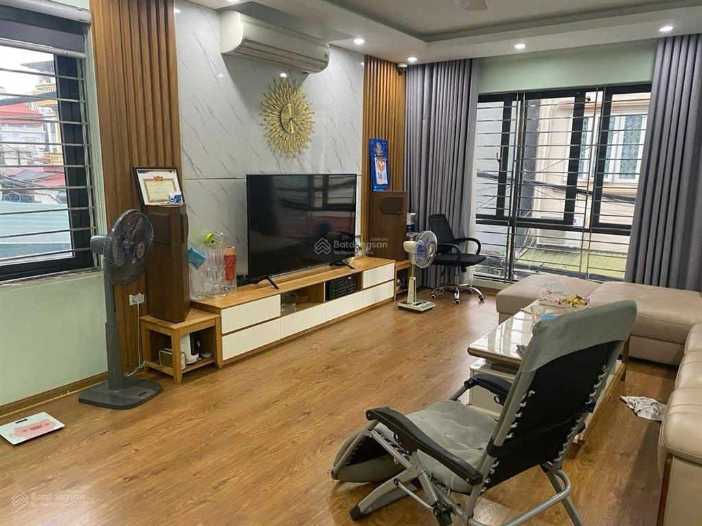 Phố trạm  nguyên căn 60m2 xây 5 tầng  full đồ  gara