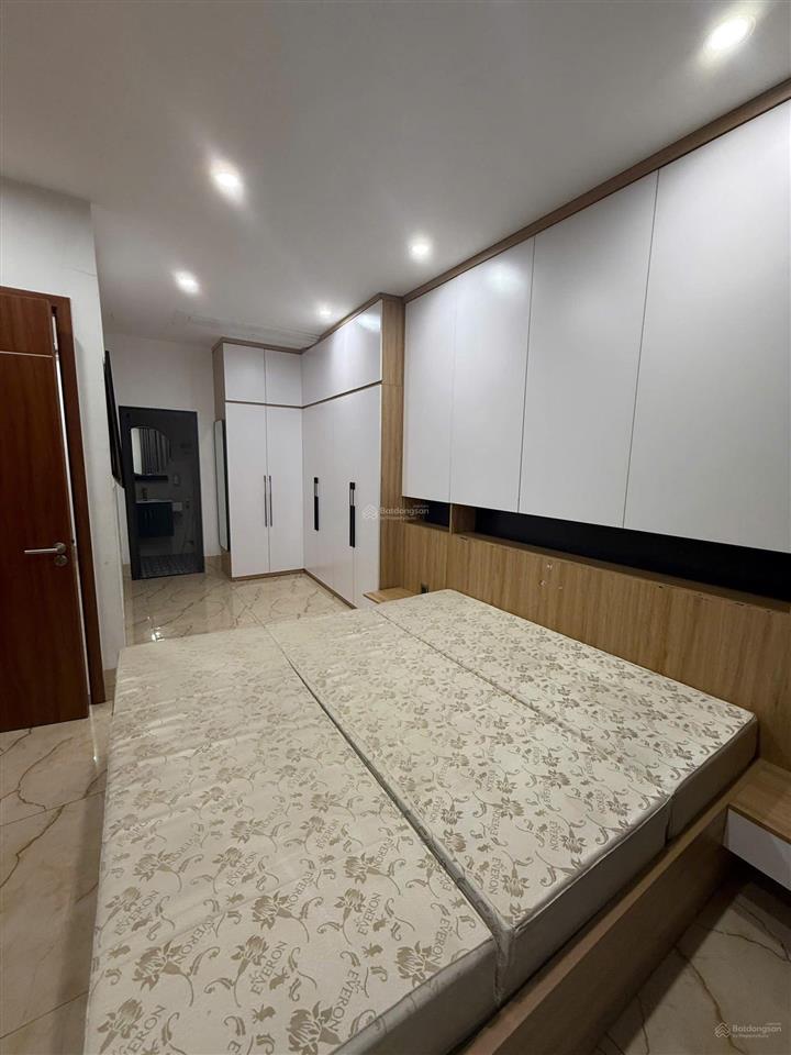 Đức giang  căn 74m²  6 tầng  gara  full đồ  15tr